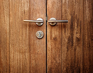 דלת אסם הזזה – עולם דלתות חדש